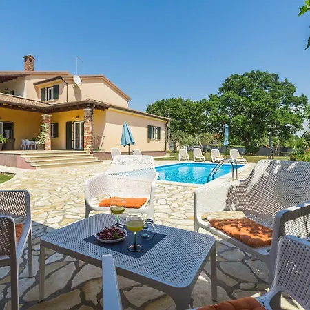 Traumhafte Mit Privatpool, Tischtennis, Babybett, Hundefreundlich Tatil Evi Kirmenjak