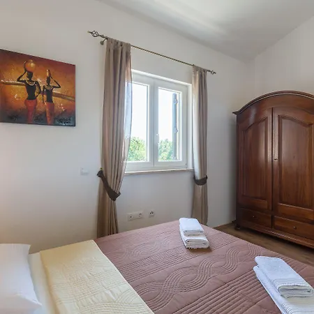 Dom wakacyjny Traumhafte Mit Privatpool, Tischtennis, Babybett, Hundefreundlich