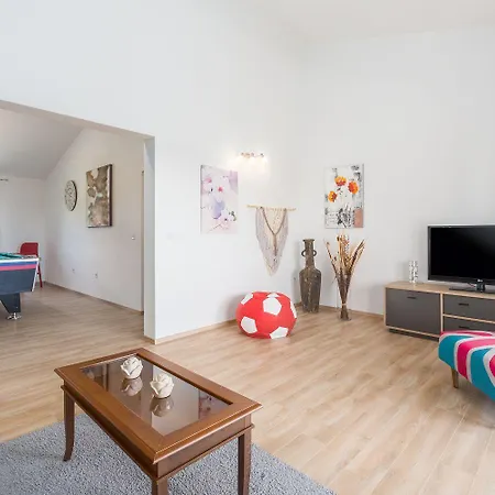 Traumhafte Mit Privatpool, Tischtennis, Babybett, Hundefreundlich Dom wakacyjny *