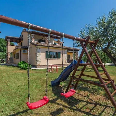 Traumhafte Mit Privatpool, Tischtennis, Babybett, Hundefreundlich * Kirmenjak