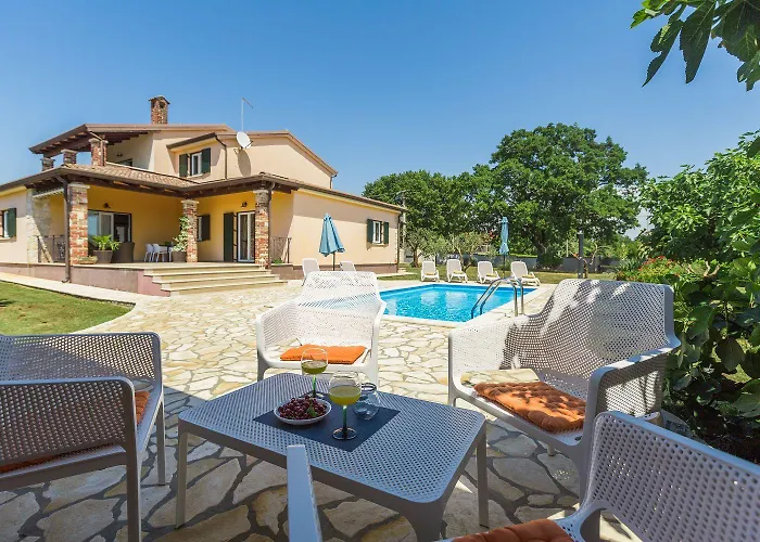 Traumhafte Mit Privatpool, Tischtennis, Babybett, Hundefreundlich Tatil Evi Kirmenjak