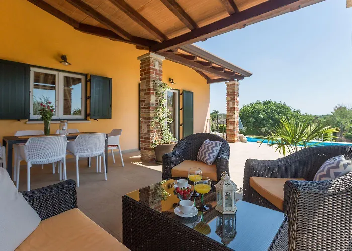 Tatil Evi Traumhafte Mit Privatpool, Tischtennis, Babybett, Hundefreundlich Kirmenjak