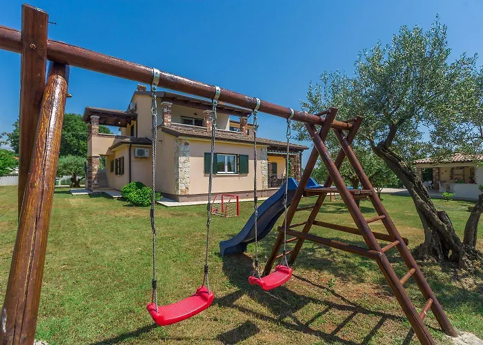 Traumhafte Mit Privatpool, Tischtennis, Babybett, Hundefreundlich * Kirmenjak