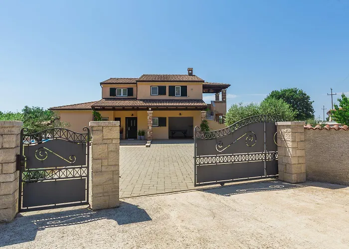 Traumhafte Mit Privatpool, Tischtennis, Babybett, Hundefreundlich Tatil Evi Kirmenjak